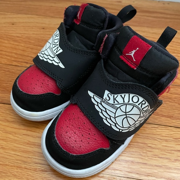 Sky Jordan 1. Size 6c. Red and Black - Picture 3 of 9